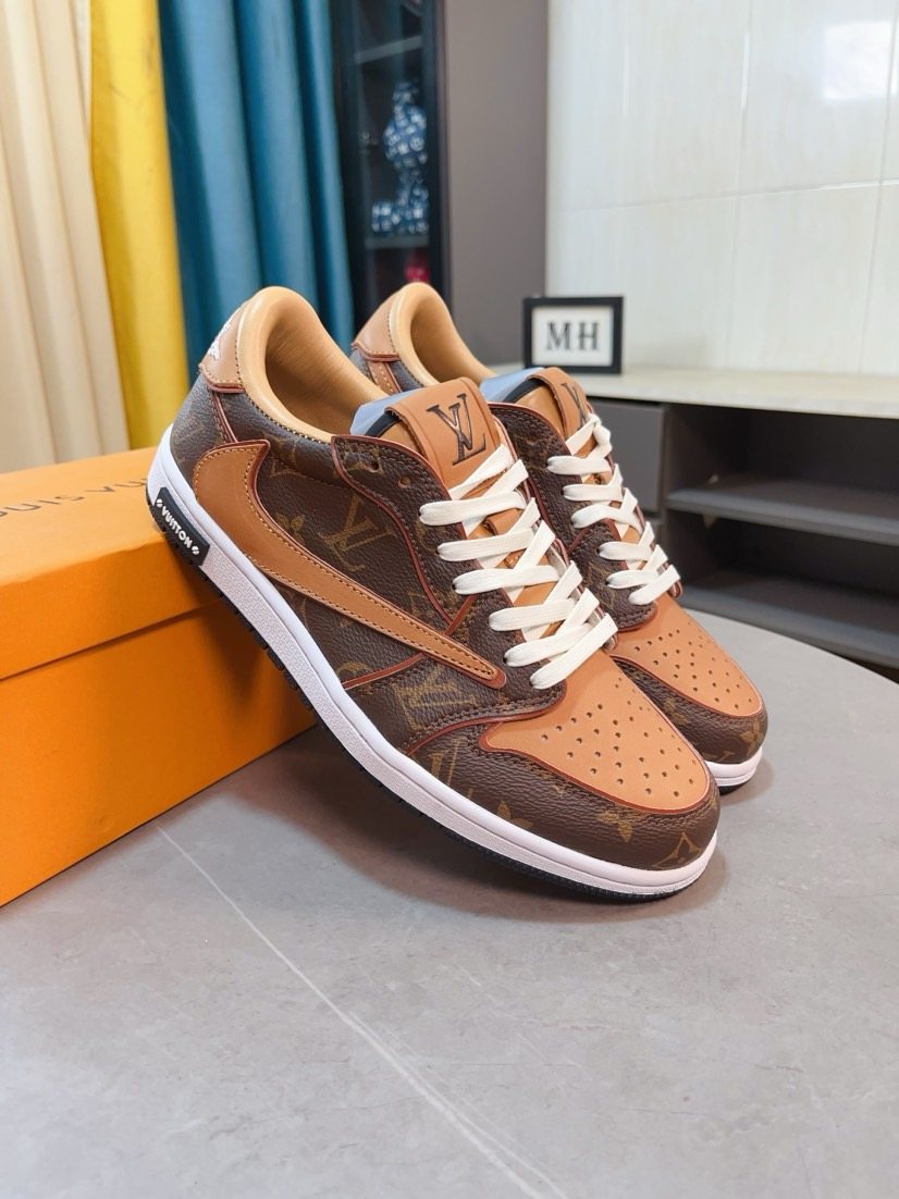 Nike Brown and Tan Patterned Low-Top Sneakers