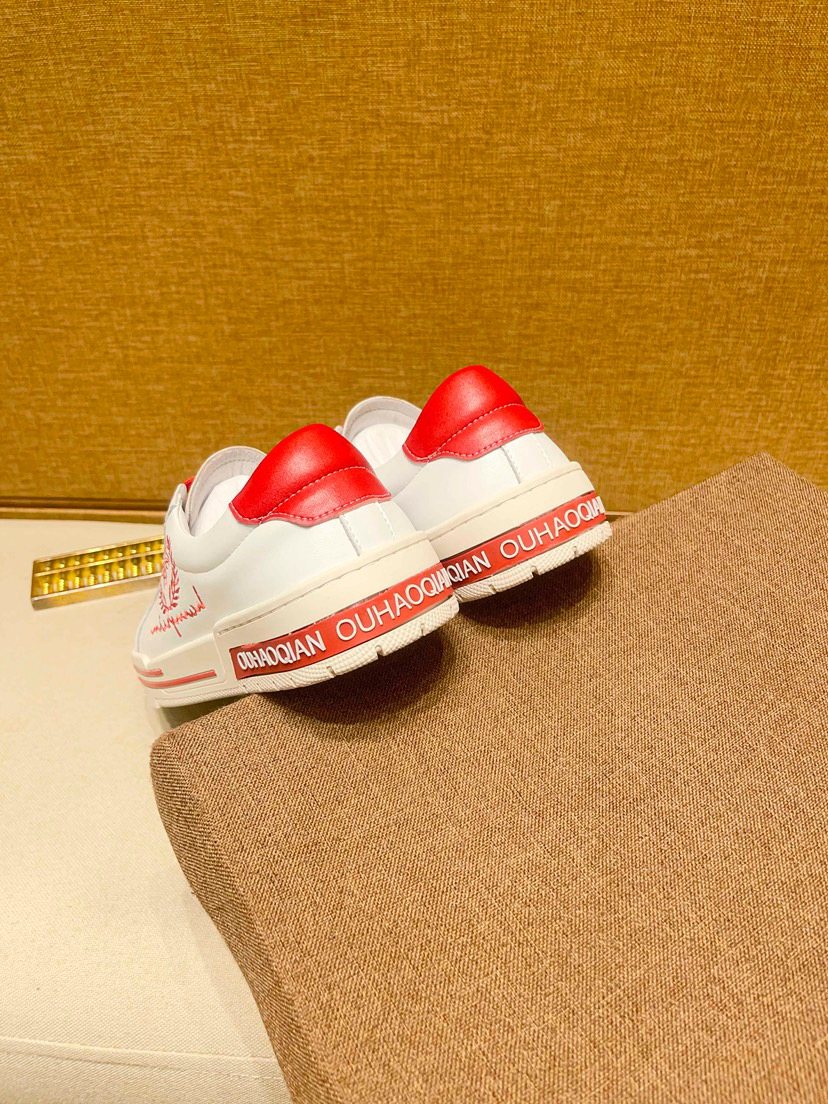 LUOHAOQIAN White & Red Graphic Low-Top Sneakers