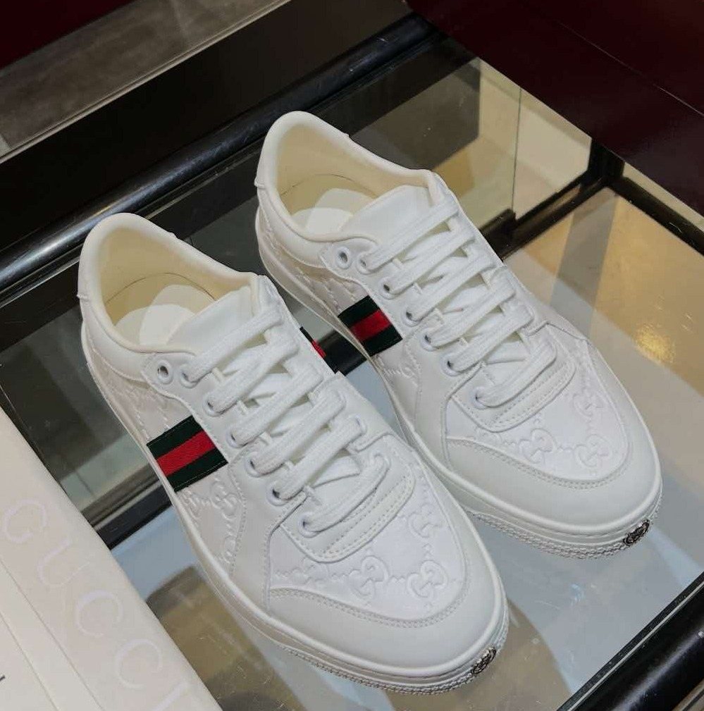 Gucci Green and Red Stripe Low-Top Sneakers - Rounded Toe
